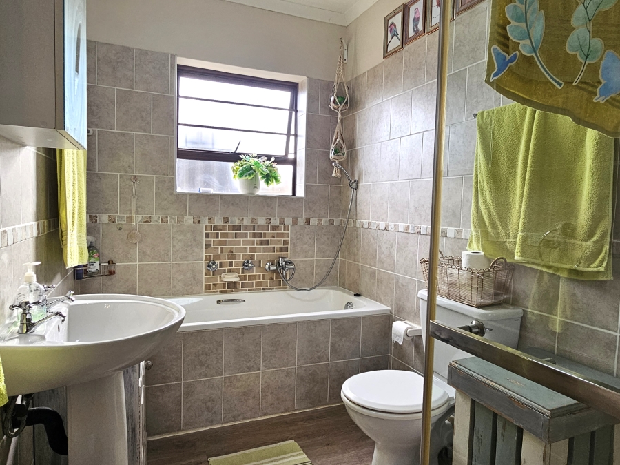 3 Bedroom Property for Sale in Jeffreys Bay Central Eastern Cape